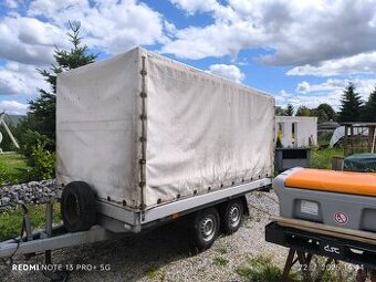 Brzdený prívesný vozík Agados VZ 33. Celková max 2700kg.