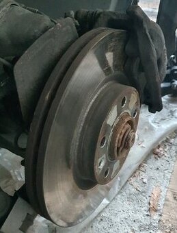 Predam predne kotuce, brzdy, zanovne, Peugeot 407 1.6 HDi.