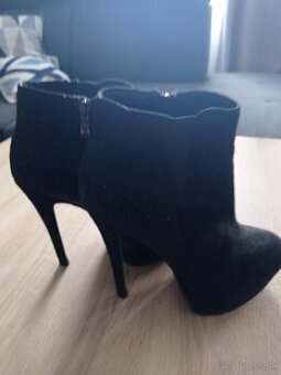 Kotníkové čižmy 38