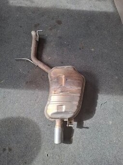 AUDI A8 D3 výfuk pravá časť