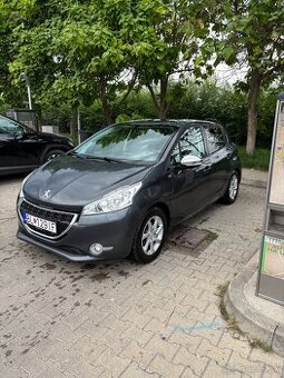 Peugeot 208 / 2014 / 1.2 Benzín
