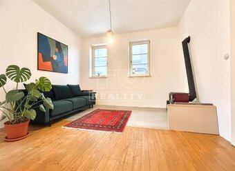 Na predaj 2-izbový apartmán v centre Banskej Štiavnice - 1