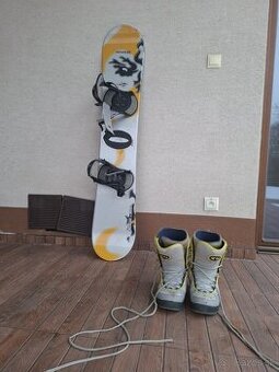 Predám snowboardový komplet – snowboard + topánky