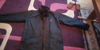 ,  sustakovu supravu Nike ,pánsku koženú bundu