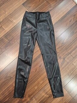 GUESS koženkové legíny vel.S