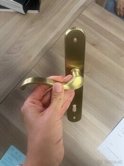 Klucka stitova zlata