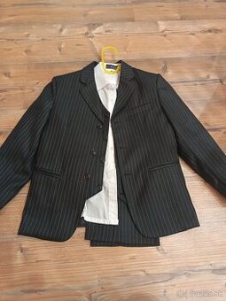 Predám chlapčenský oblek na 8 rokov