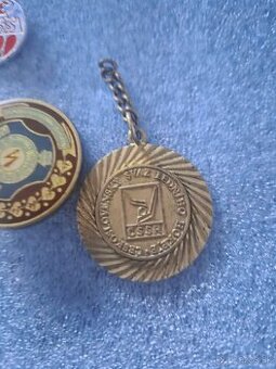 Vzacne odznaky , vyznamenania , oslavy , turistické,  moto..