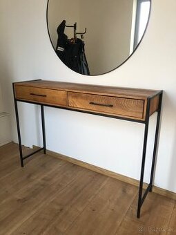 Konzolový stolík