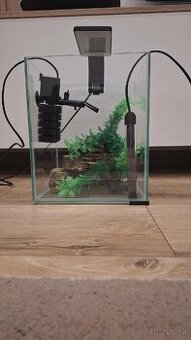 Predám malé akvárium