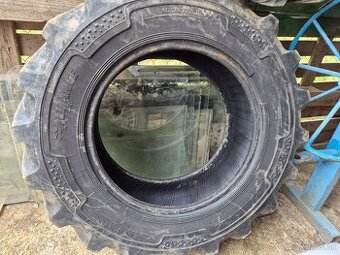 Pneu 320/85R24   12,4R24