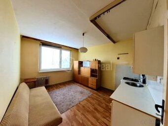 1-izbový byt na Chrenovej, klasický priestor, pôvodný…