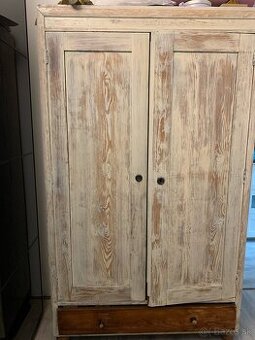 Starožitná skriňa almara