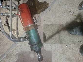 Hydraulický piest