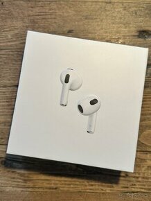 Apple AirPods (3. generácie) s MagSafe nabíjacím puzdrom