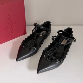 Valentino Garavani rockstud leather ballet flats 37