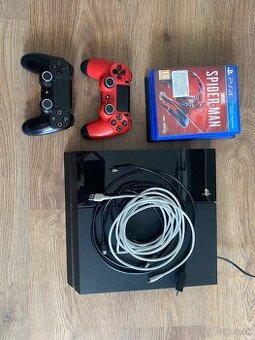 Playstation 4 500gb, dva ovládače s príslušenstvom a hrami
