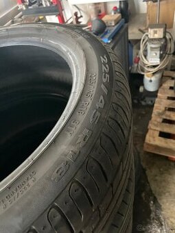 Letné pneumatiky 225/45/R18
