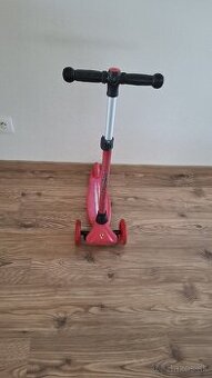 Kolobezka Ferrari Chorvatsky Grob