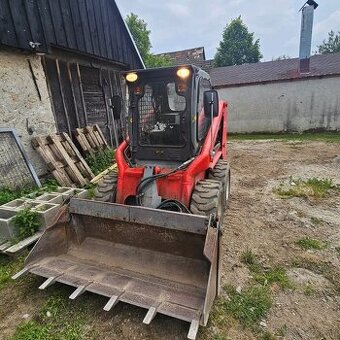 Šmykom riadený nakladač