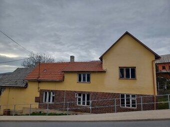 Dom so záhradou k rekonštrukcii (či nájmu) u Zlína a Luhačov