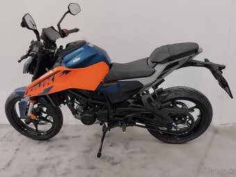 KTM 125 Duke orange 2025