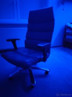 Kancelárske kreslo