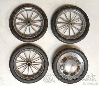 Starý kočík, kolieska, blatníky - 1