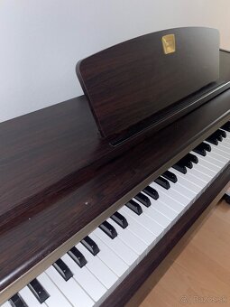 Yamaha Clavinova CLP-115 so stoličkou