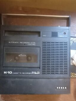 Kazetový magnetofón Tesla K-10