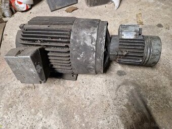 Sústruh TOS SV18 motor