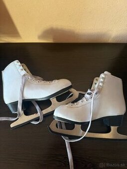 Darujem dámske korčule 38