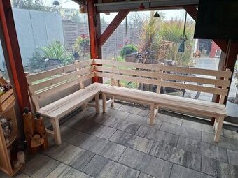 Drevena rohova lavica