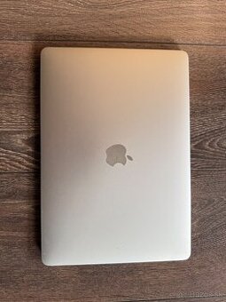 Apple MacBook Pro - strieborny