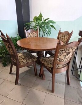 Masívny jedálenský stôl + stoličky (komplet)