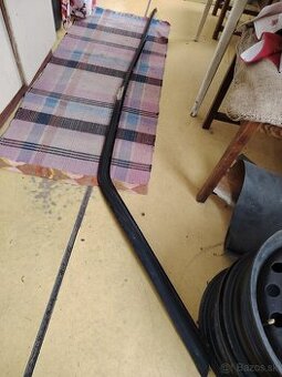 Strešna lišta Felicia -lavá