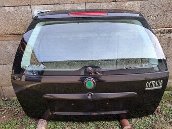 Škoda Octavia 1 zadne dvere 5 kufor