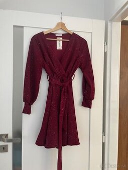 Tmavočervené šaty s trblietkami S-L