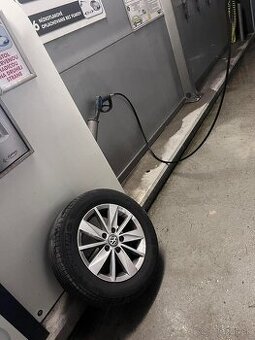 Predam kolesa R15 195/65 5x112