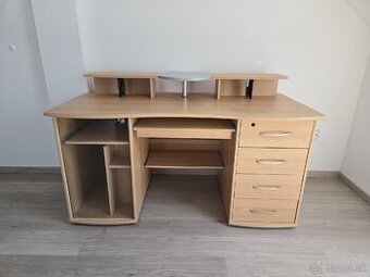 Počítačový stôl