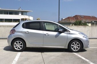 Peugeot 208 1,2 benzín, 60kw, MT5, 5dv., Style