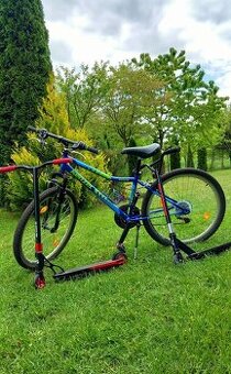 Cestný bicykel a kolobežky.