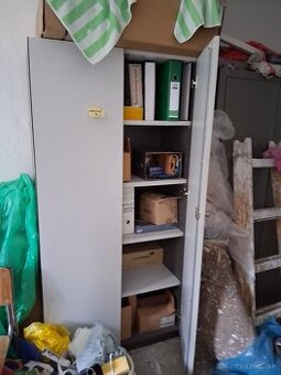 Kancelárska skriňa uzamykateľná