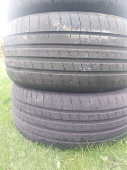 245/40 r19