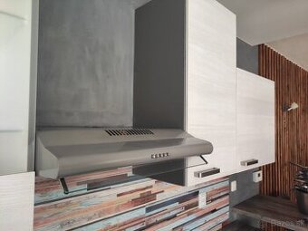 Predám kuchynskú linku zo spotrebičmi 2,7m x 2,95m Šenkvice