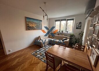 Priestranný slnečný kompletne zariadený 3izbový byt v srdci