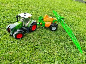 BRUDER traktor + postrekovač