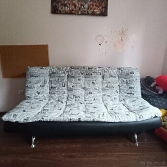 Pekný černé biely gauč