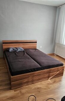 Manželská posteľ