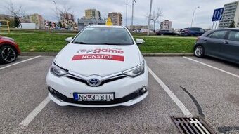 Predám Toyota auris hybrid